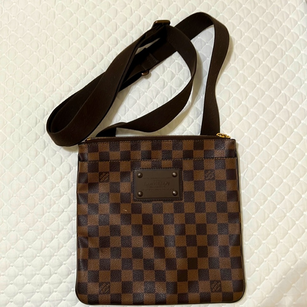 Authentic Louis Vuitton Messenger bag